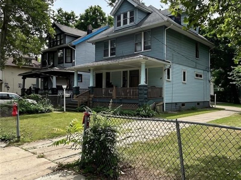 9910 Parmelee Avenue, Cleveland, OH 44108 Photo 3