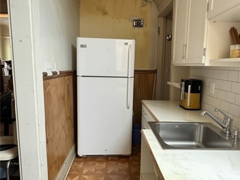 9910 Parmelee Avenue, Cleveland, OH 44108 Photo 8