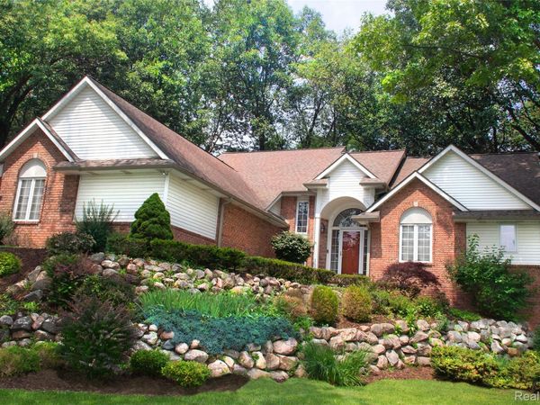 7781 Partridge Hill Drive, Hamburg Township, Mi 48116