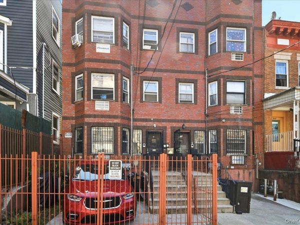 918 Summit Avenue , Bronx, NY 10452