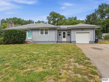 2706 Benson Gardens Boulevard, Omaha, NE 68134