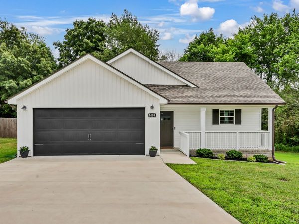 1405 Fredrick Dr , Clarksville, TN 37042