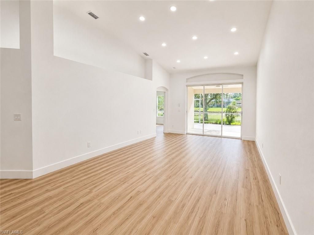 8204 Ibis Cove Cir, Unit B212, Naples, FL 34119 Photo