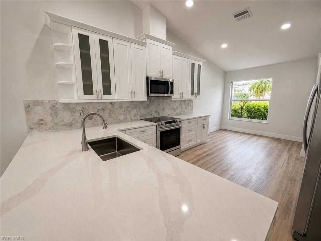 8204 Ibis Cove Cir, Unit B212, Naples, FL 34119 Photo