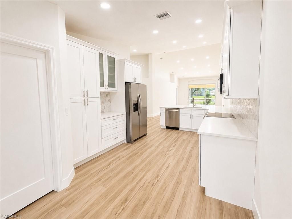 8204 Ibis Cove Cir, Unit B212, Naples, FL 34119 Photo