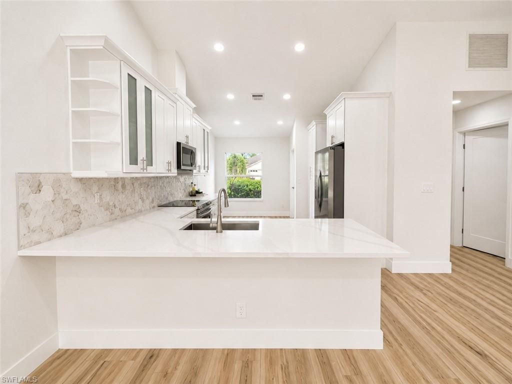 8204 Ibis Cove Cir, Unit B212, Naples, FL 34119 Photo