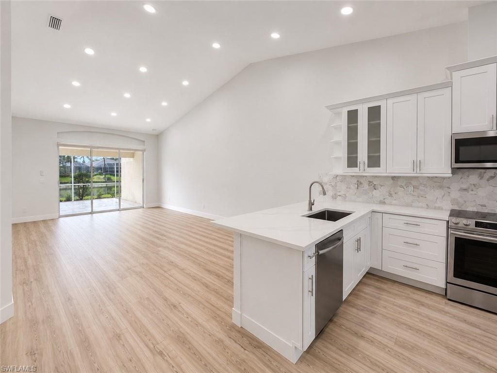 8204 Ibis Cove Cir, Unit B212, Naples, FL 34119 Photo