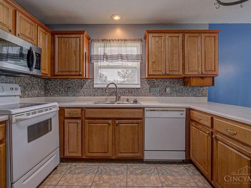 1550 Clearbrook Lane, Batavia Twp, OH 45102 Photo 6