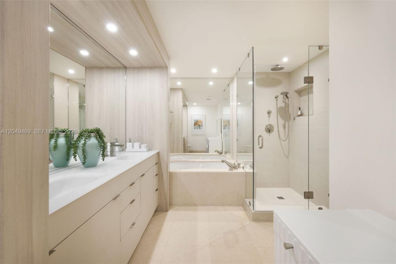 6799 Collins Ave , Unit 1402, Miami Beach, FL 33141 Photo