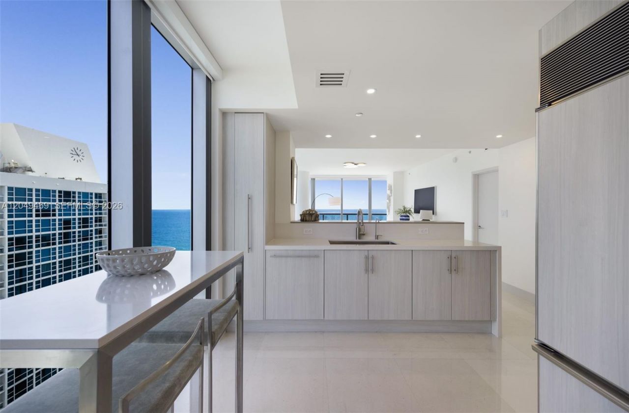 6799 Collins Ave , Unit 1402, Miami Beach, FL 33141 Photo
