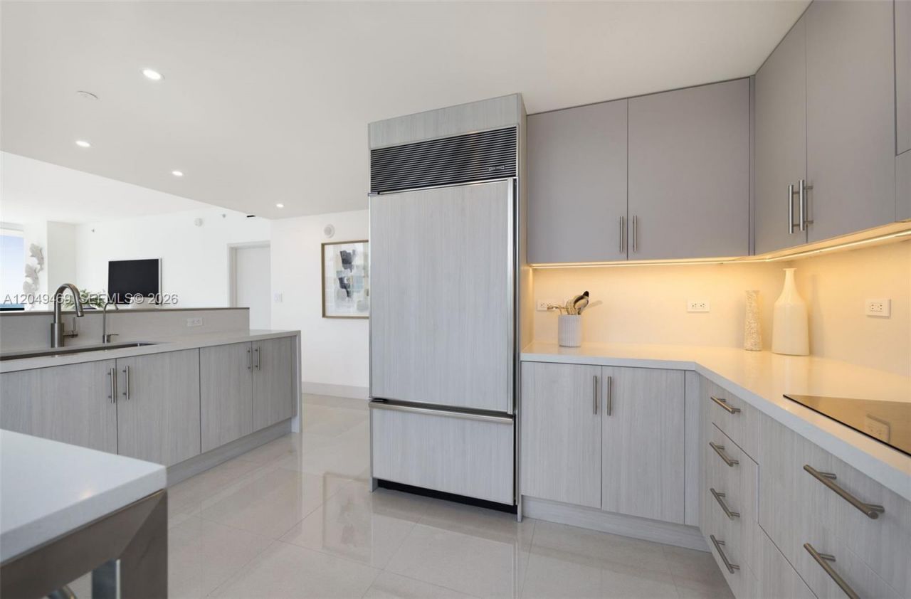 6799 Collins Ave , Unit 1402, Miami Beach, FL 33141 Photo