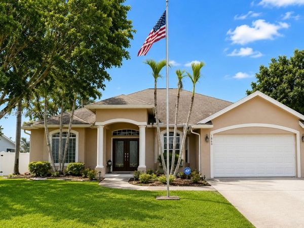 1860 SE Gaskins Cir , Port St. Lucie, FL 34952