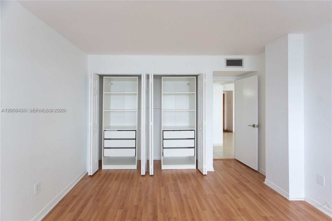 1420 Brickell Bay Dr, Unit 1604B, Miami, FL 33131 Photo