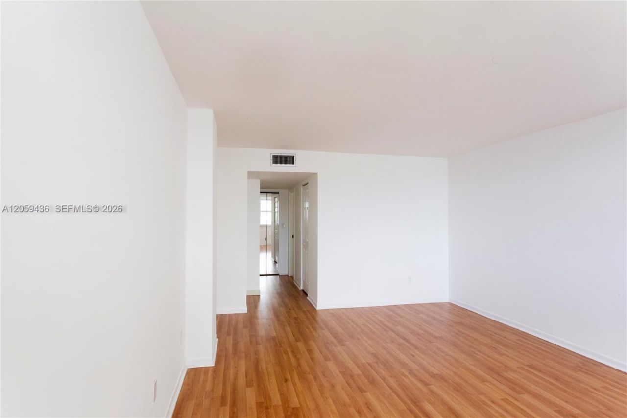 1420 Brickell Bay Dr, Unit 1604B, Miami, FL 33131 Photo