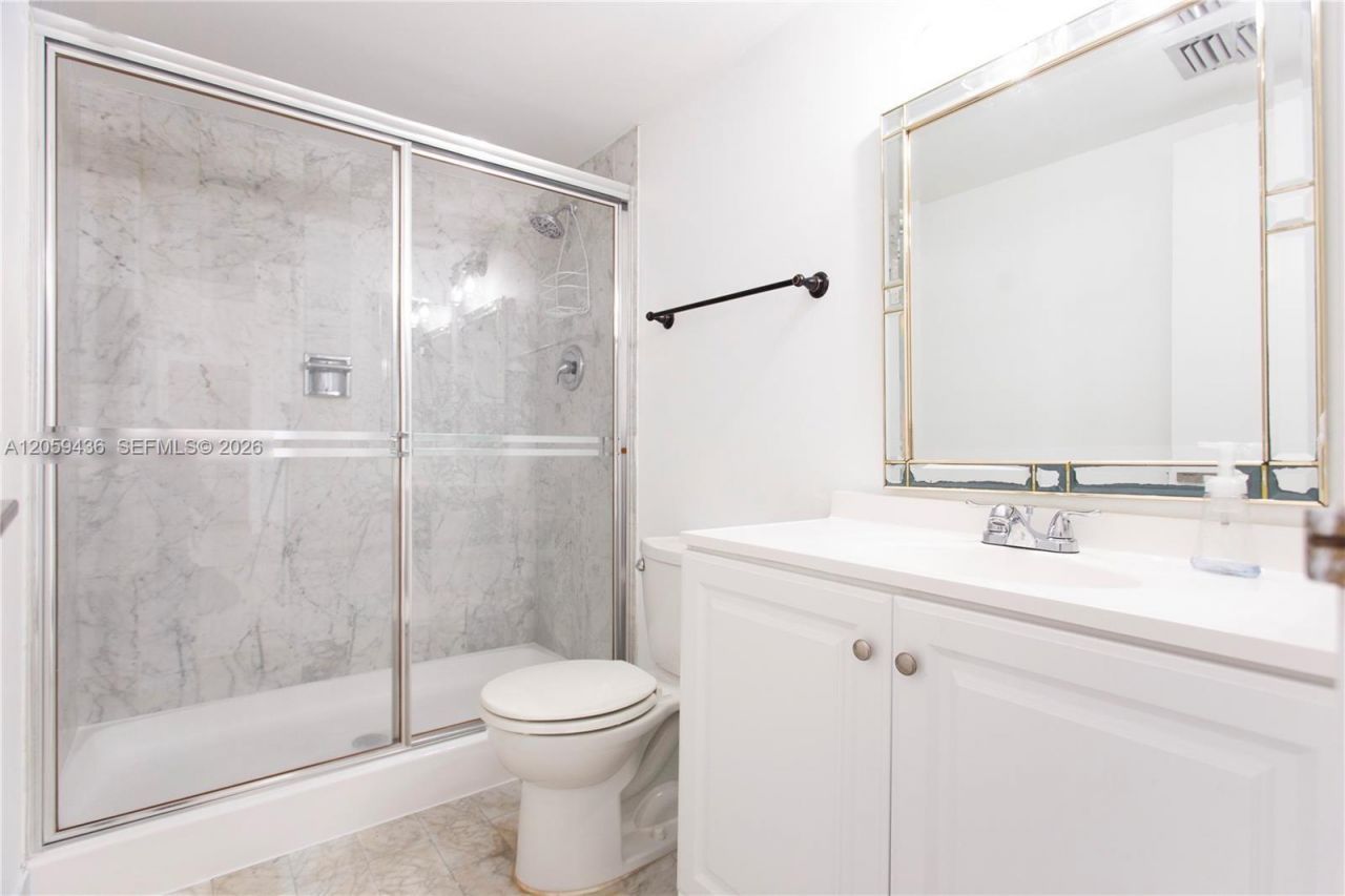 1420 Brickell Bay Dr, Unit 1604B, Miami, FL 33131 Photo