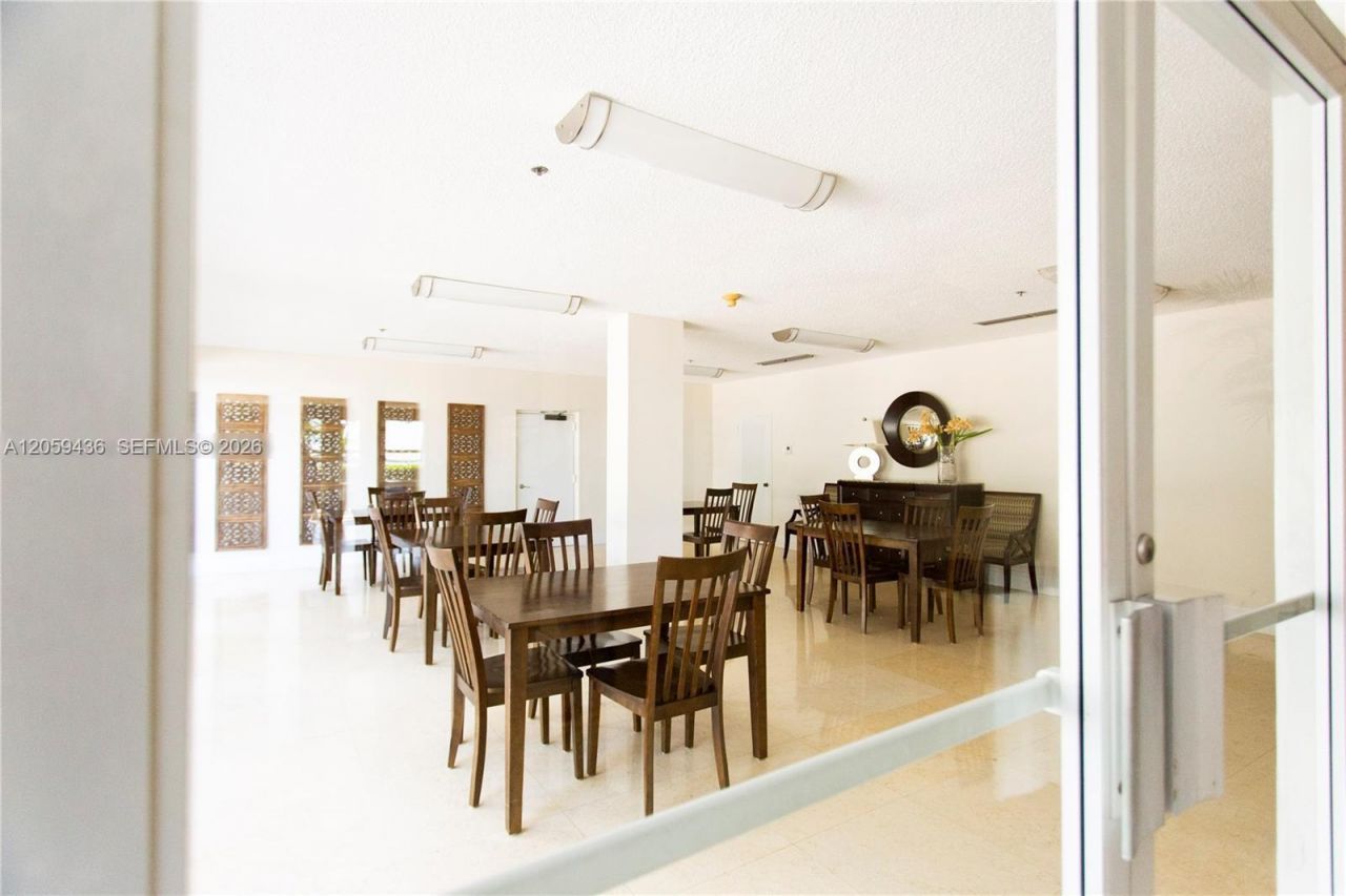 1420 Brickell Bay Dr, Unit 1604B, Miami, FL 33131 Photo