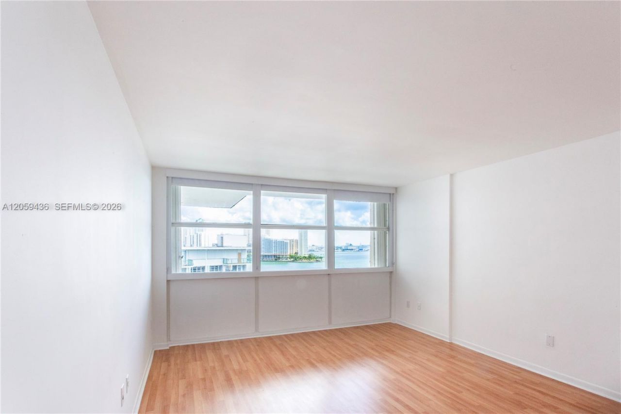 1420 Brickell Bay Dr, Unit 1604B, Miami, FL 33131 Photo
