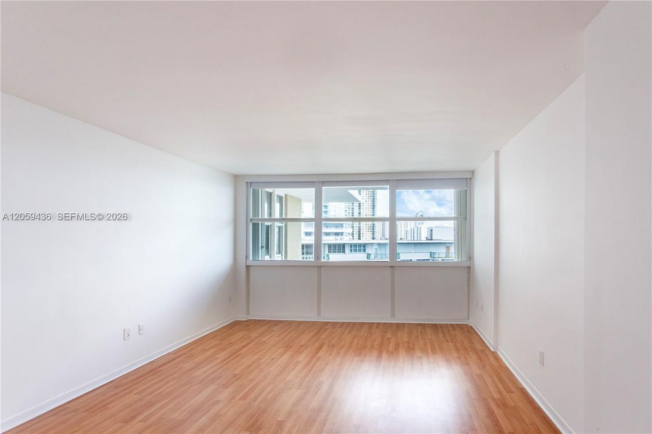 1420 Brickell Bay Dr, Unit 1604B, Miami, FL 33131 Photo
