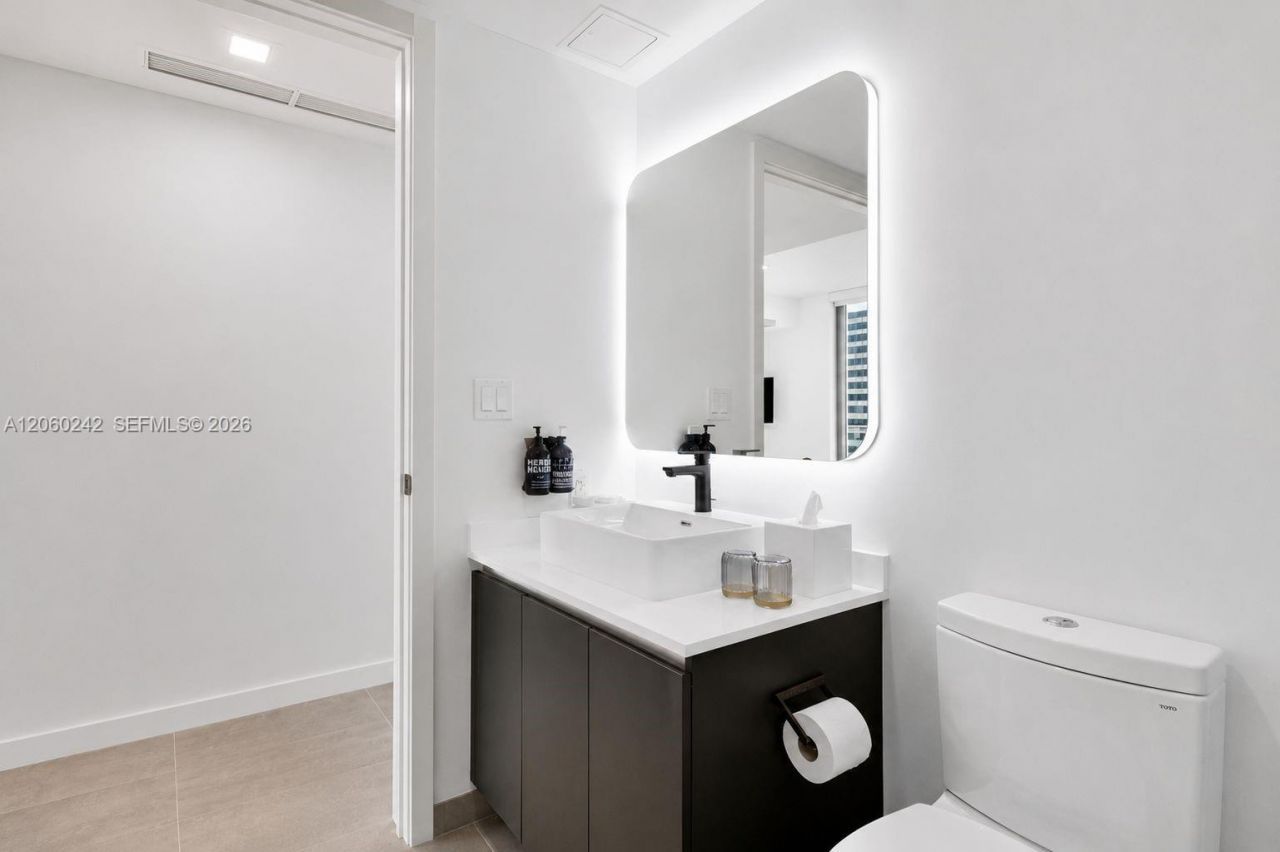 227 NE 2nd St , Unit 2000, Miami, FL 33132 Photo