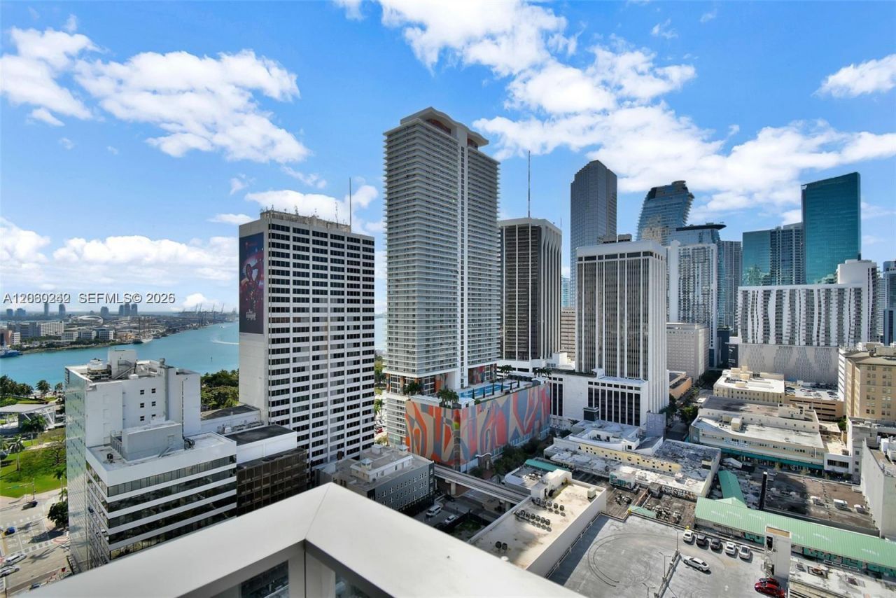 227 NE 2nd St , Unit 2000, Miami, FL 33132 Photo