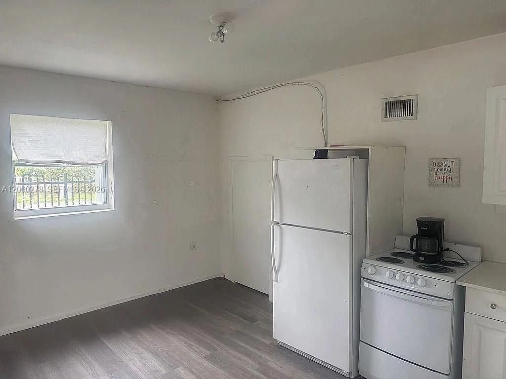 1501 NW 42nd St , Miami, FL 33142 Photo