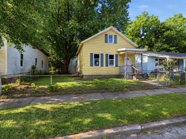 1851 W 6th Street , Davenport, IA 52802