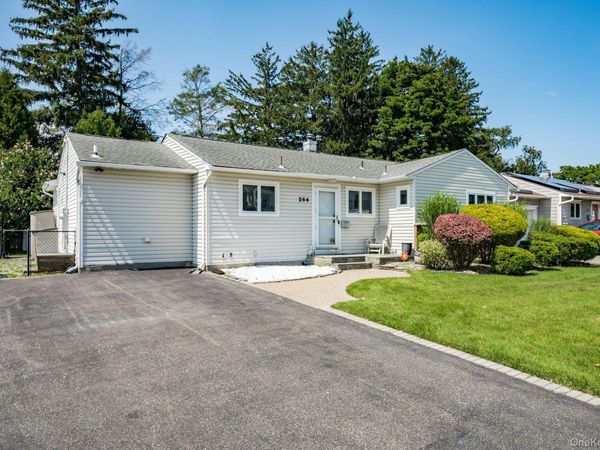 264 Manetto Hill Road , Plainview, NY 11803