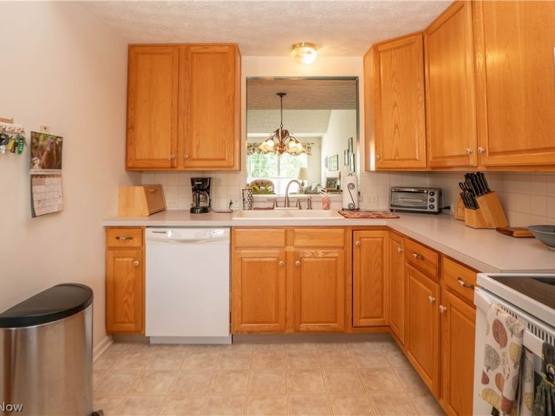 1848 Southpointe Circle NE, Canton, OH 44714 Photo 7