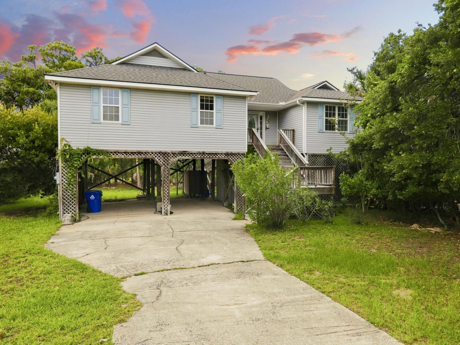 514 W Beach Photo 1