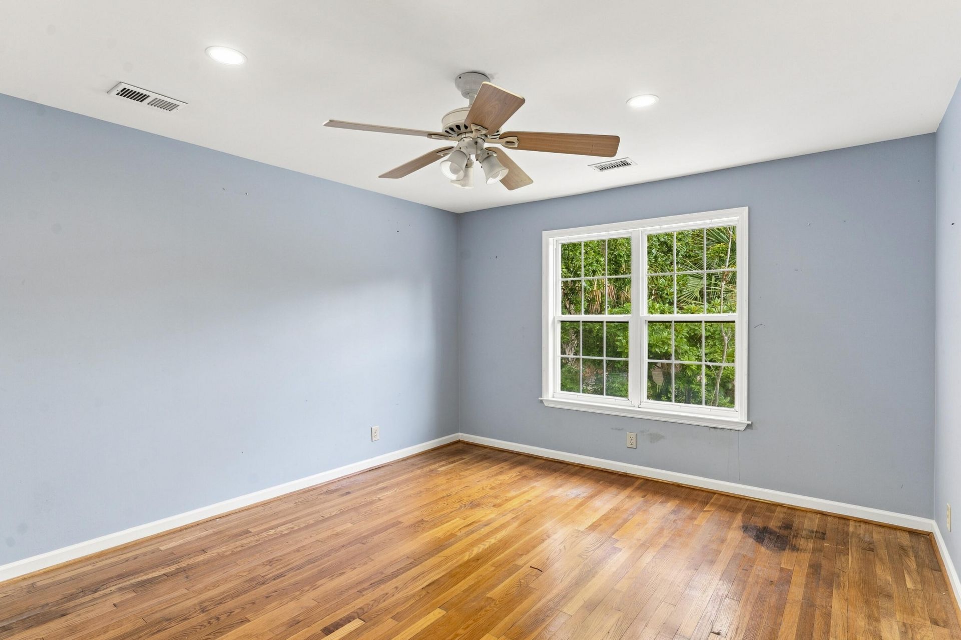 514 W Beach Photo 10