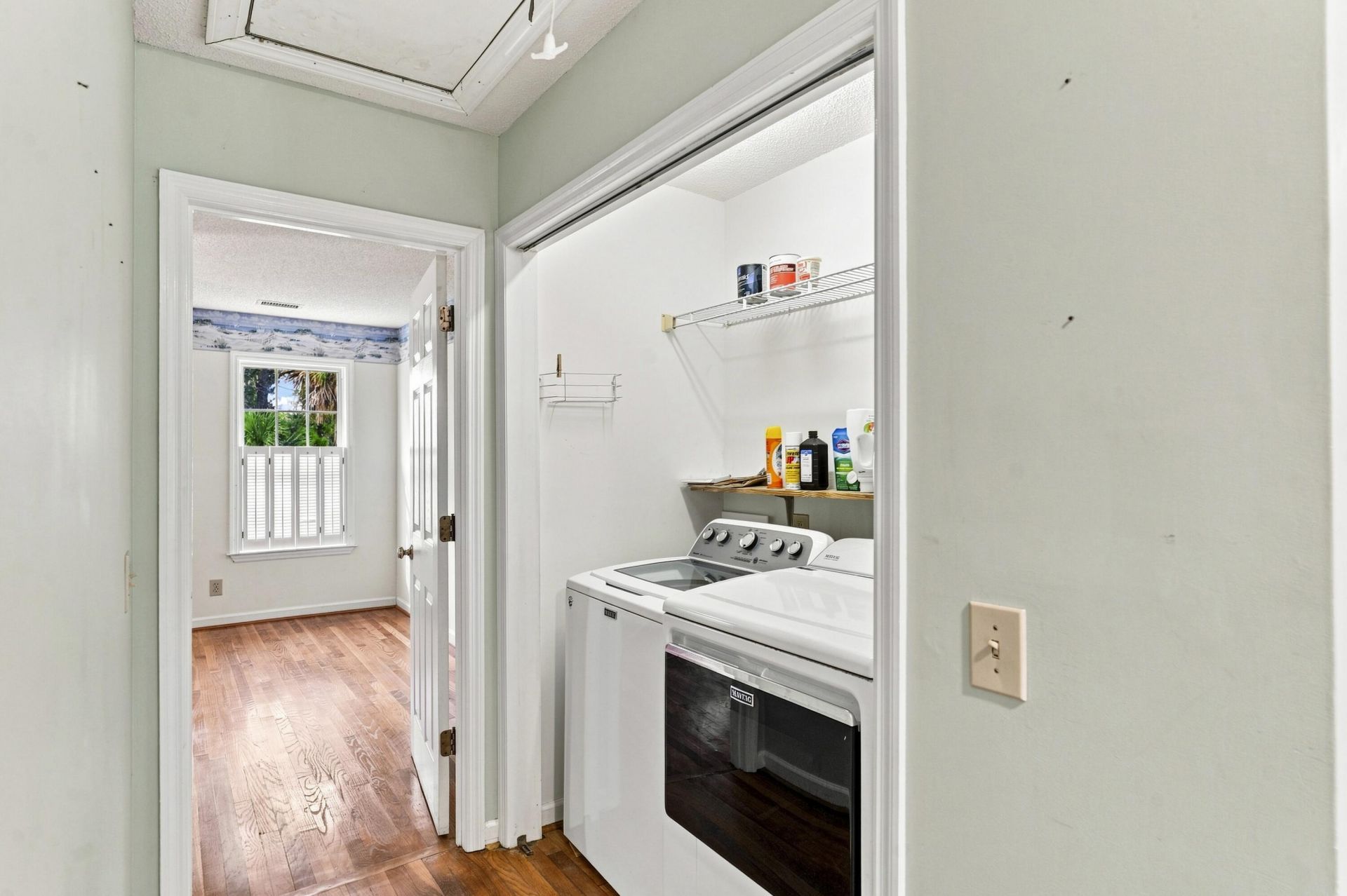 514 W Beach Photo 11