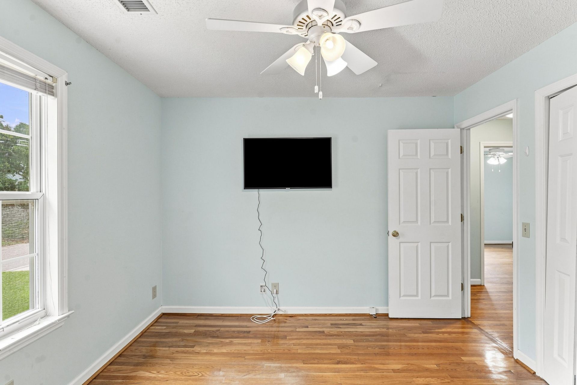514 W Beach Photo 14