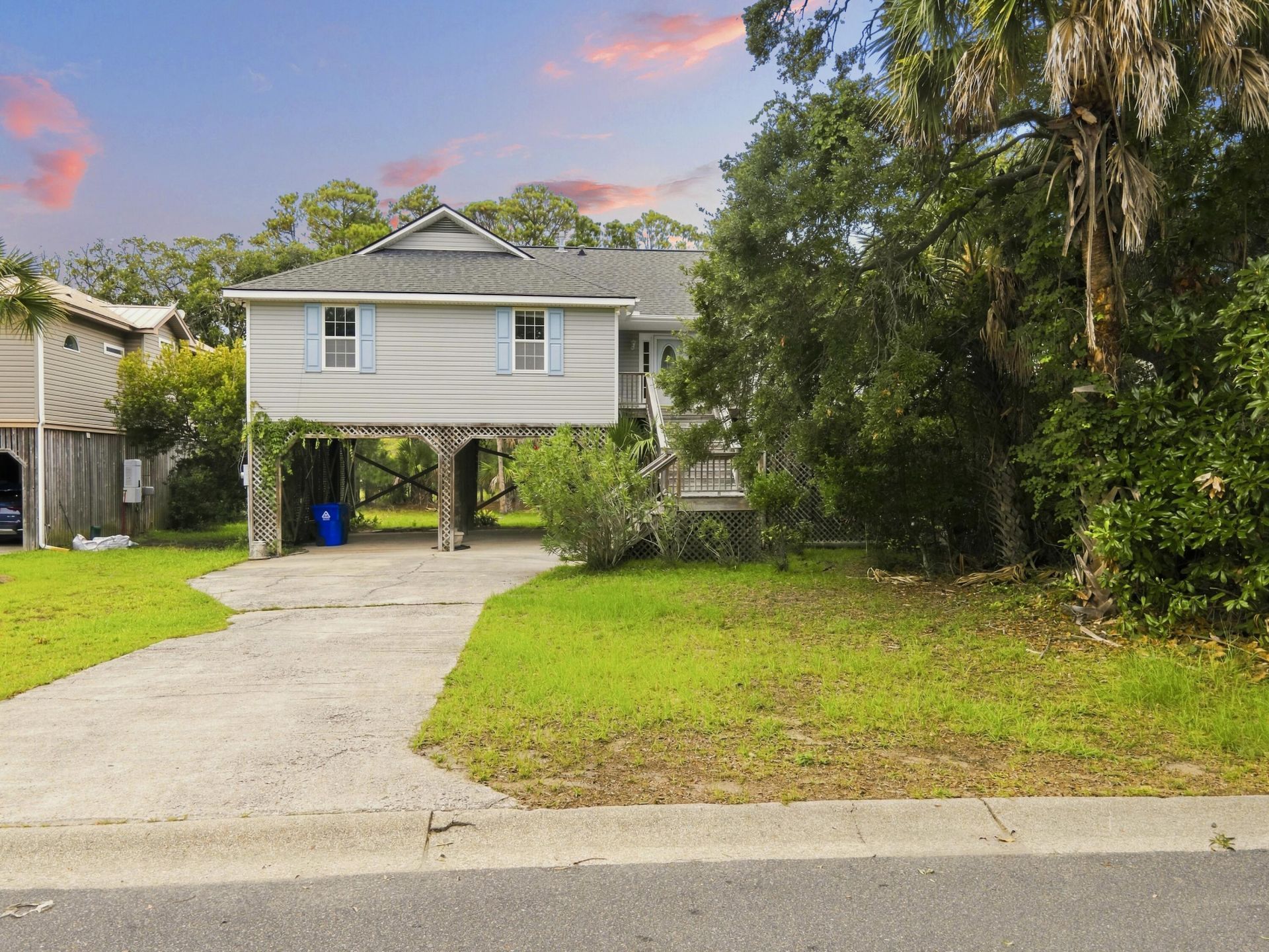 514 W Beach Photo 2