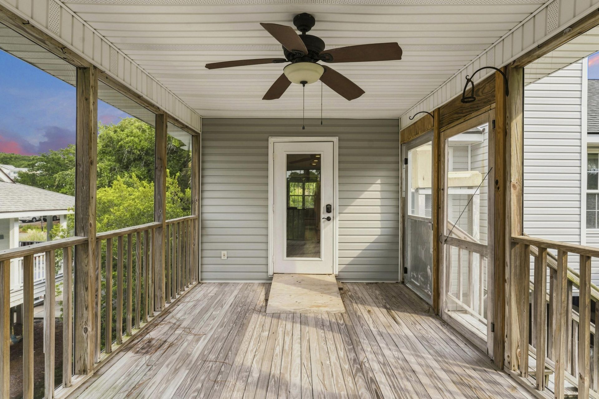 514 W Beach Photo 24