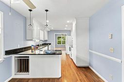 514 W Beach photo 4