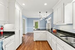 514 W Beach photo 4