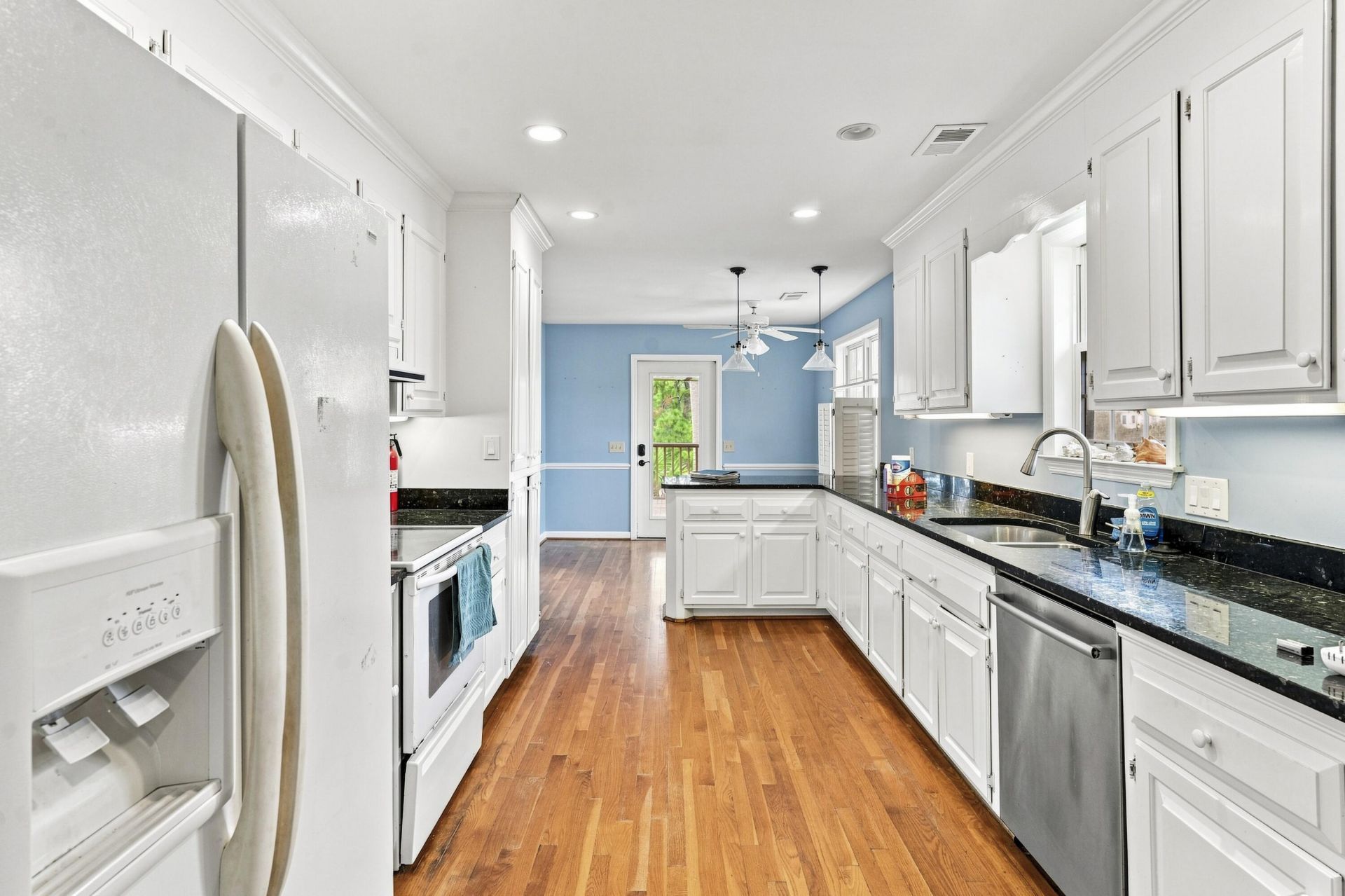 514 W Beach Photo 6