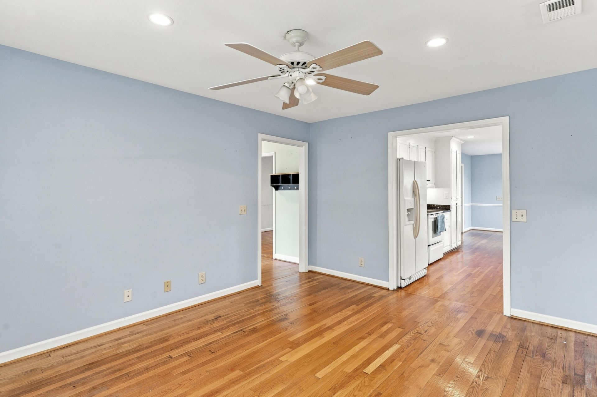 514 W Beach Photo 9