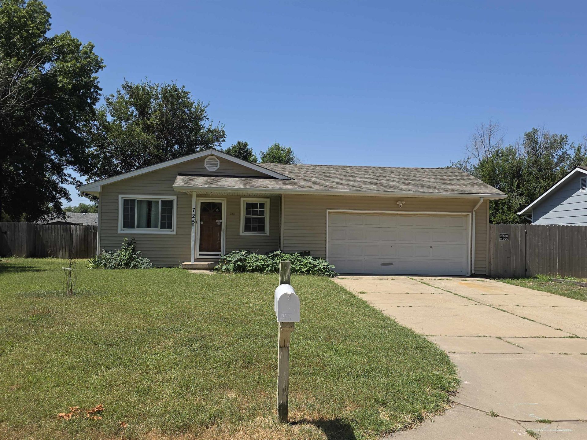 725 W Lockwood St, Wichita, KS 67217 Main Photo