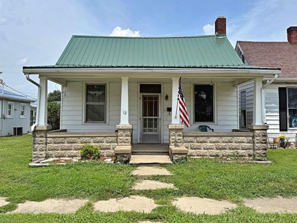 12 Dewey Avenue, Washington, IN 47501