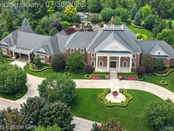 5250 Orchard Ridge Drive, Oakland Twp, MI 48306