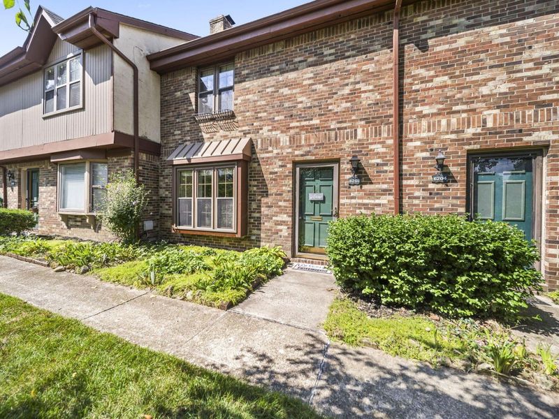 6206 Stornoway Drive S, Columbus, OH 43213 Photo 3