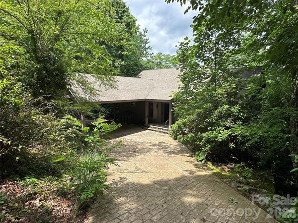 880 W Rochester Drive , Cashiers, NC 28717
