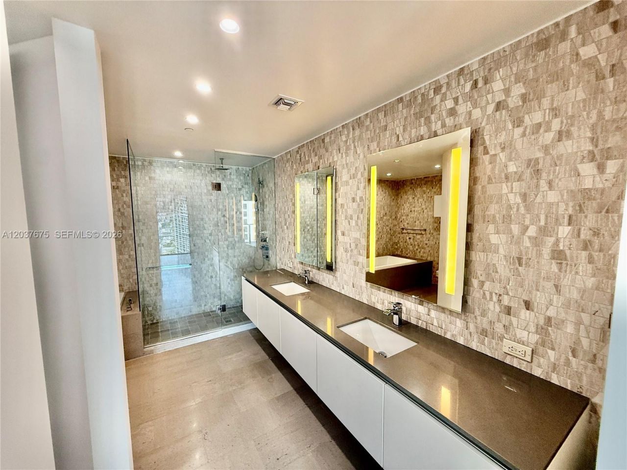 68 SE 6th St , Unit 2707, Miami, FL 33131 Photo