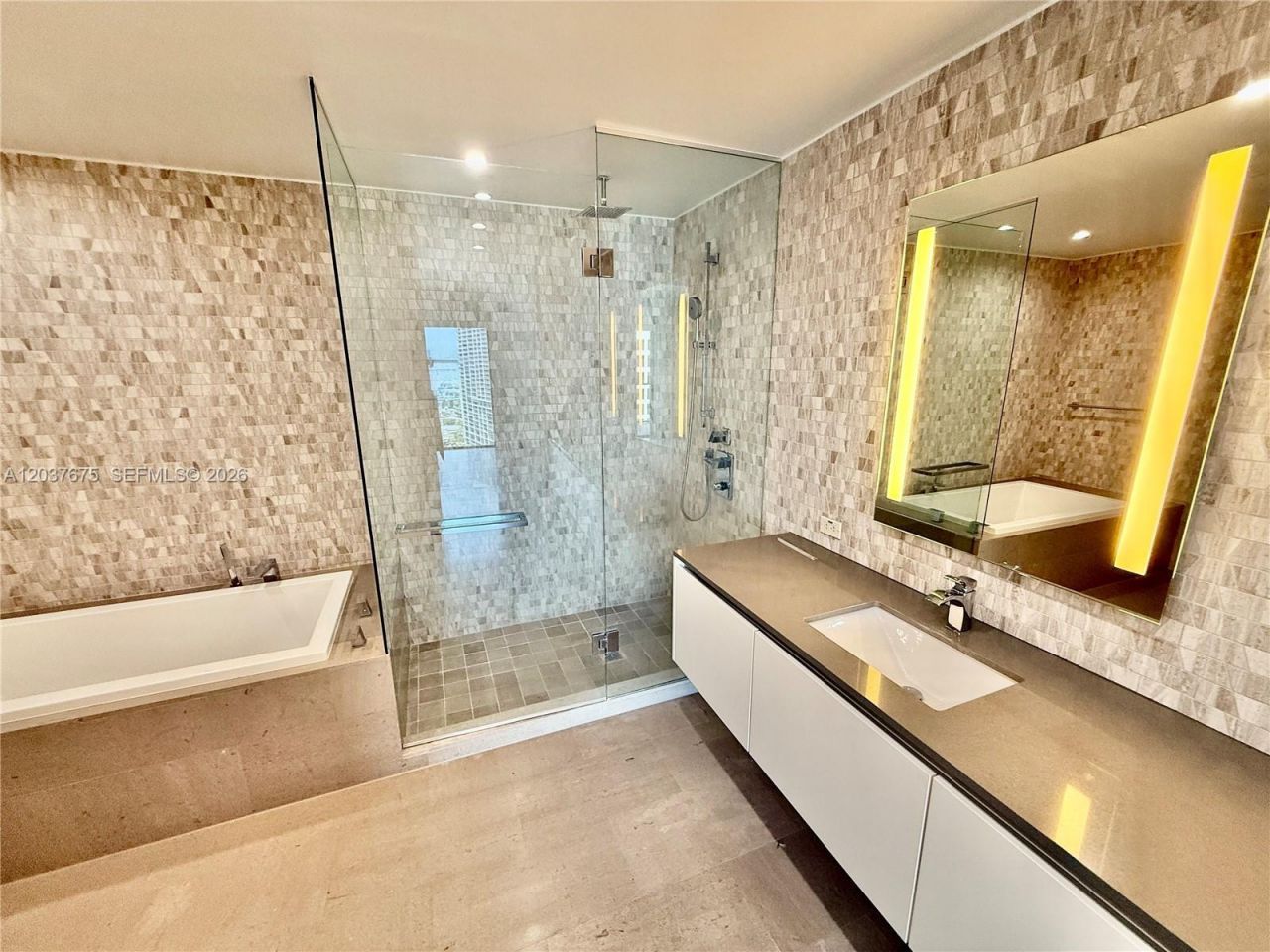 68 SE 6th St , Unit 2707, Miami, FL 33131 Photo