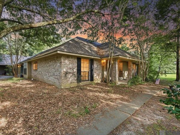 17022 Weyanoke Dr, Zachary, LA 70791