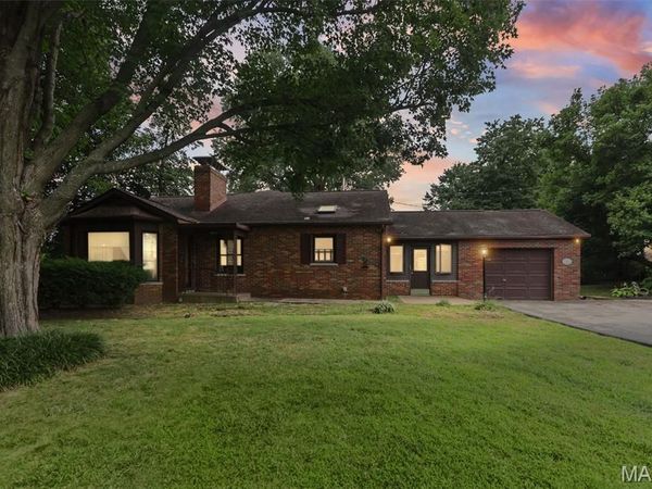 8 Linden Drive , Belleville, IL 62221