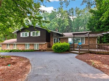 8402 Edge Lake Oval, Northfield, OH 44067