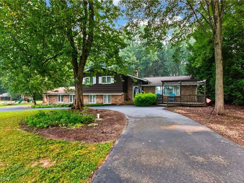 8402 Edge Lake Oval , Northfield, OH 44067 Photo 3
