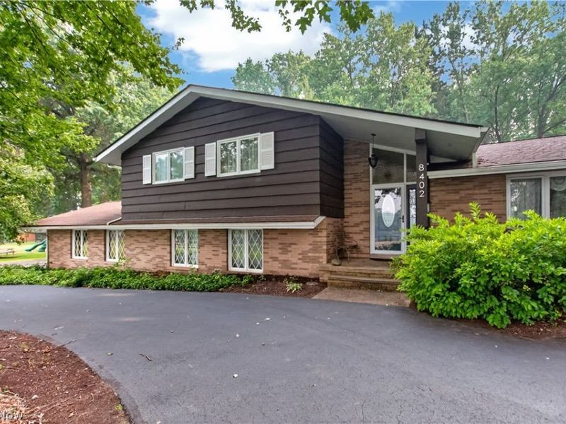 8402 Edge Lake Oval , Northfield, OH 44067 Photo 5